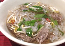 Moi Bistro: Menghangatkan Diri dengan Semangkuk Pho Bo Gurih Bersama Kopi Vietnam