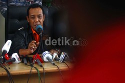 Basarnas Evakuasi Jenazah Pilot QZ8501 yang Masih Terjebak di Kokpit Pagi Ini