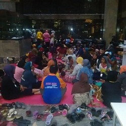 Malam Ini Nginap di KPK, Petani Batang Lanjutkan Aksi Besok Pagi di CFD