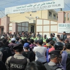 Warga Luruk Sekolah Islam di Surabaya, Tersinggung Dilarang Rayakan Maulid Nabi