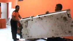 Nelayan Temukan Potongan Sayap Pesawat Diduga AirAsia di Perairan Donggala