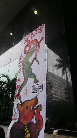 Usai Bermalam dan Ruwatan di KPK, Para Petani Pulang ke Batang