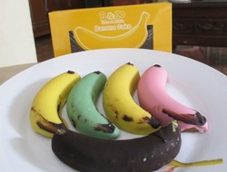 Nyam! Banana Cake Warna Warni yang Lembut Manis dari Bandung