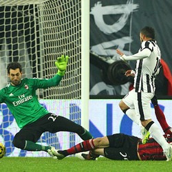 Galliani Tuding Juventus Curang pada Gol Tevez