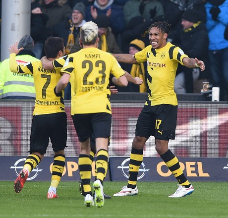 Dortmund Kalahkan Freiburg 3-0