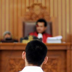 Pertama di Indonesia, Oknum Polisi Playboy Dikenakan Pasal Perkosaan Pertama di Indonesia, Oknum Polisi Playboy Dikenakan Pasal Perkosaan