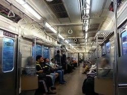 Tumben Sore Ini Penumpang Commuter Line dari Manggarai ke Bogor Sepi