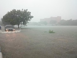 Air Danau Sunter Selatan Meluap Hingga Sejajar Tinggi Jalan