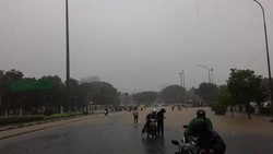 Jalan di Depan Istana Banjir, Jl Medan Merdeka Barat Lumpuh