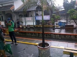 Tertahan Banjir, Commuter Line Tujuan Bogor Balik ke Stasiun Jatinegara