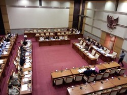 Hujan Guyur Ibu Kota, Hanya 8 Anggota DPR yang Ikut RDP dengan Mitra Kerja