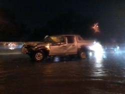 Mobil Pick up Kecelakaan di Tol Kebon Jeruk Arah Tangerang