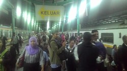 Tak Ada Penumpukan Penumpang, Jadwal Kereta Stasiun Manggarai Normal
