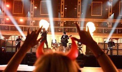 Dari AC/DC, Lady Gaga, Sam Smith Hingga Barack Obama Tampil Memukau di Grammy Awards 2015