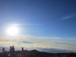 Menatap Pagi di Puncak Mahameru