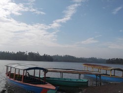Naik Perahu di Situ Cileunca, Bandung Selatan yang Romantis