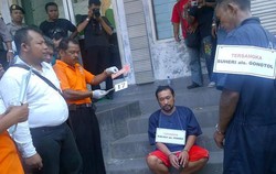 Rekon Pembunuhan Nenek Ratnawati, 2 Pelaku Saling Bantah Bawa Uang Curian