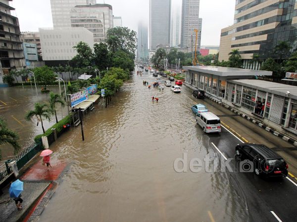 Jalan Thamrin Terendam Banjir