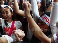 Aksi Srikandi Dukung Polri di PN Jaksel