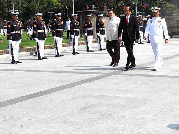 Jokowi Kunjungi TMP Rizal Park di Manila