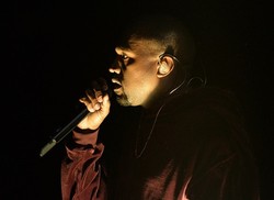 Teater Kegelapan di Panggung Kanye West dan Madonna