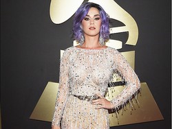 Katy Perry Nyentrik dengan Rambut Lavender, Pharrel Williams Kenakan Jas Bercahaya