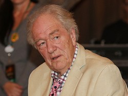 Mulai Pikun, Profesor Dumbledore Putuskan Berhenti Berkarier