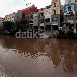Banjir Bikin Pusat Bisnis Lumpuh, Ini Permintaan Pengusaha ke Ahok