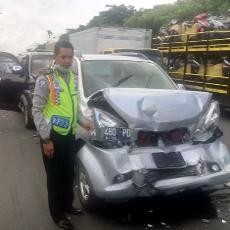 Tiga Mobil Terlibat Tabrakan Karambol di Tol Waru Arah Perak