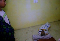 Alasan Gangguan Jiwa, Nenek Ini Diikat Seperti Pocong Oleh Keluarganya