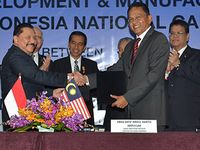 Ini Foto-foto Jokowi di Pabrik Proton