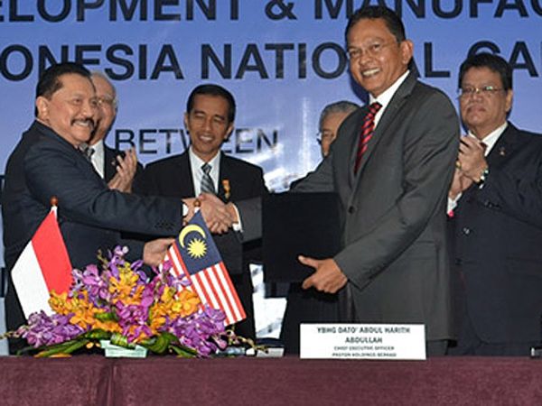 Ini Foto-foto Jokowi di Pabrik Proton