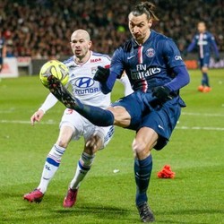 Diselamatkan Penalti Ibrahimovic, PSG Imbang 1-1 Lawan Lyon