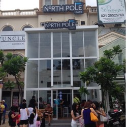 Sensasi Seru Makan Es Krim di North Pole, Pantai Indah Kapuk