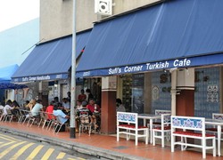 Paket Wisata dengan Layanan Makanan Halal Semakin Populer di Dunia