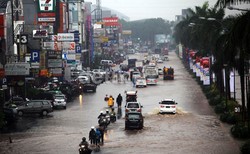 Banjir Masih Terjadi, Satpas SIM Jakbar Hingga Tol Kemayoran Ditutup