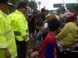Wakapolri Terjun ke Kubangan Banjir di Depan Citraland