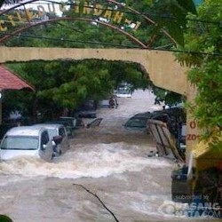 7 Mobil Ini Terendam Banjir di Perumahan Ciledug Indah 1 Tangerang
