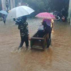 Telat dan Tak Masuk Kerja Karena Banjir, Menteri Yuddy: PNS Juga Manusia Biasa