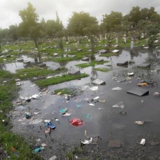 Kasie Pemakaman: Jangankan Kuburan, Istana Aja Kebanjiran