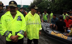 Polda Metro Kerahkan Ribuan Personel untuk Evakuasi Korban Banjir