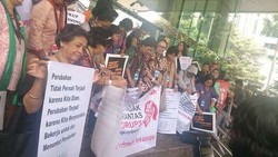 Cukup! Massa Perempuan Antikorupsi Minta Pelemahan kepada KPK Diakhiri