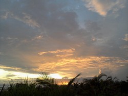 Awan Menyala di Kala Senja