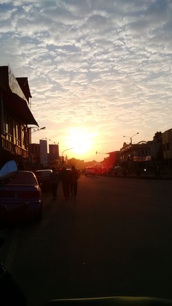 Sunset di Tengah Kota