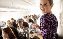 Pramugari Berkostum Peri Lord of The Ring, Cantiknya!