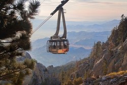 8 Kereta Gantung Dengan Pemandangan Paling Keren di Dunia (2)