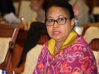 Menteri Yohana Rapat Kerja dengan Komisi VIII