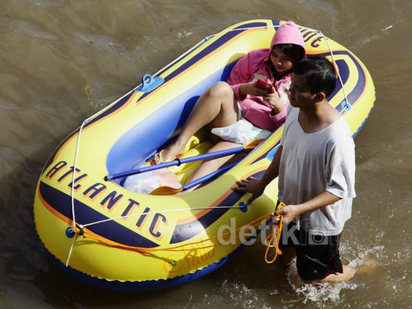 Repotnya Kala Banjir Menerjang