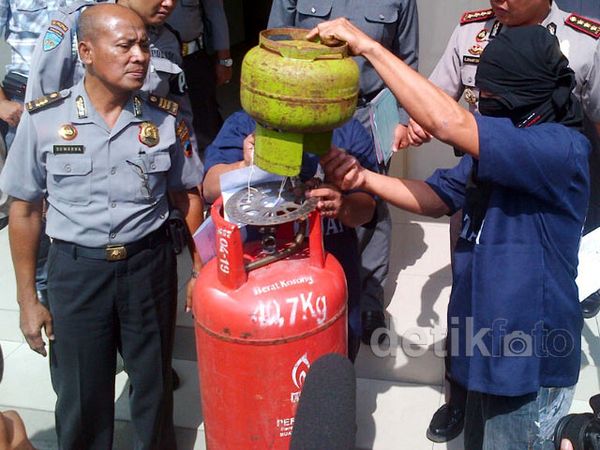 Manipulasi Isi Tabung LPG, 5 Warga Dibekuk