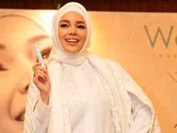 Pernah Jatuh, Dewi Sandra Dilarang Suami Naik Motor